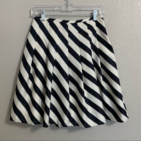 Outback Red Pleated Knee Length Skirt Size XS Nautical Navy & Cream NWT - Picture 1 of 12